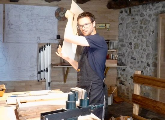 Le luthier Jean-Rémy Otge Le luthier Jean-Rémy Otge.